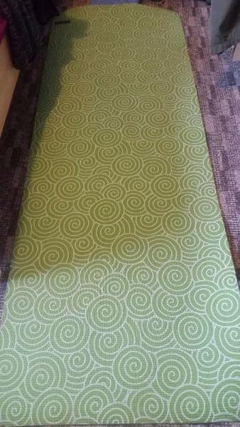 Yoga mat - green and white