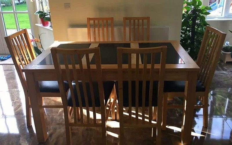 Dinning table/ chairs