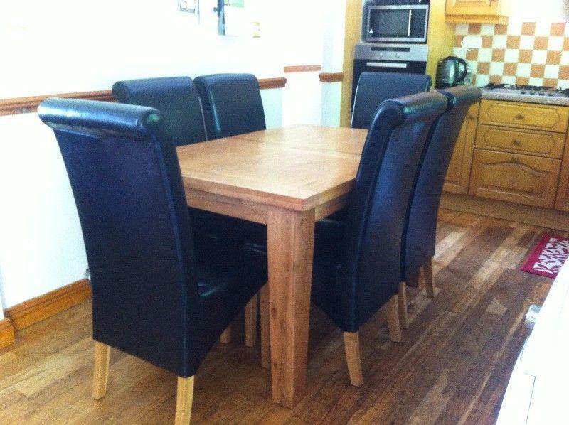 Beautiful Solid Wood Dinning Table with 6 chairs