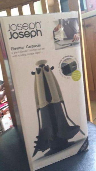 6 piece elevate carousel,never used unwanted gift
