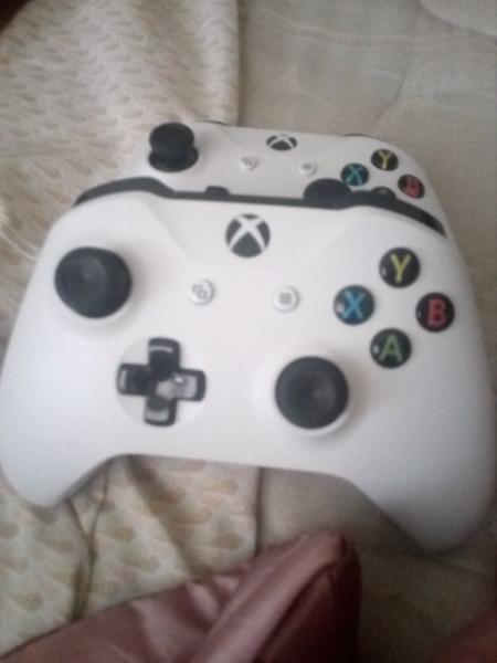 Xbox one s two controllers and games