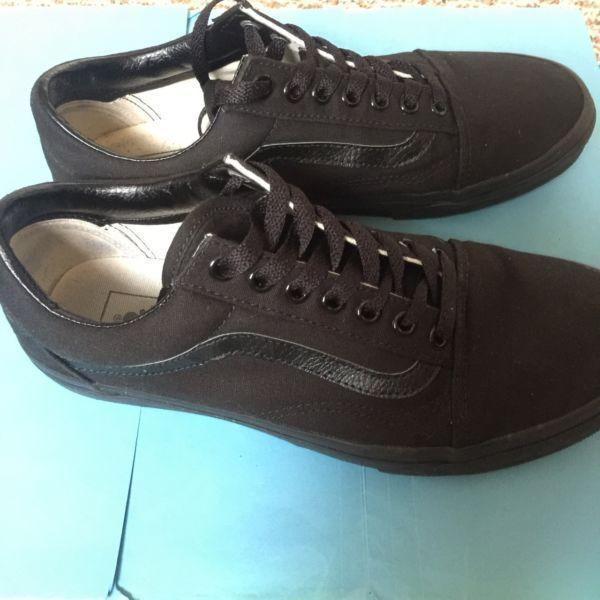 Black Vans - UK size 7 - Old school shoes