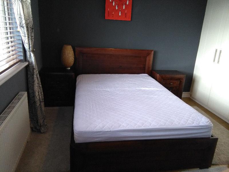 Double bed, 2 bedside lockers with drawers + free double mattress