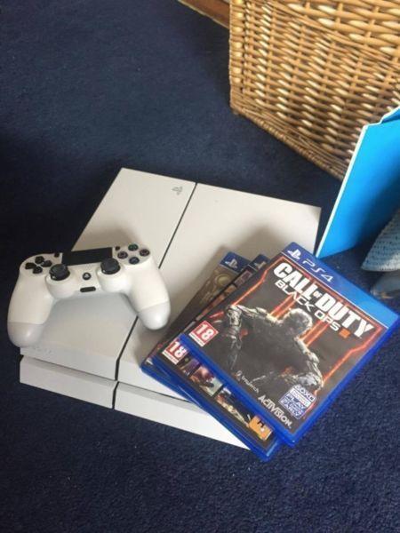 White PS4 (500GB), 1 controller, 3 games