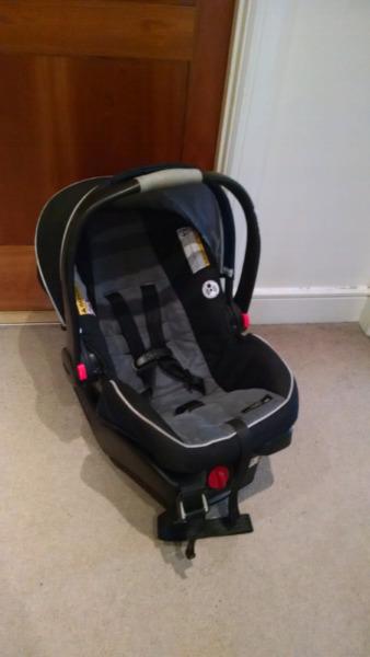 GRACO baby car seat and base