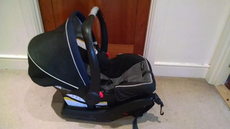 GRACO baby car seat and base