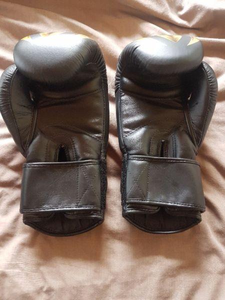 14 oz King thai boxing gloves