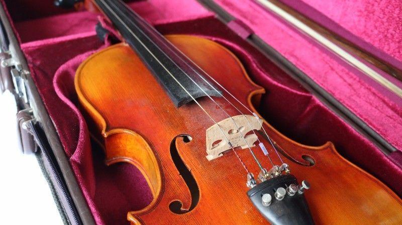 Full Size Sinfonica Antiqued Violin- Great Condition!