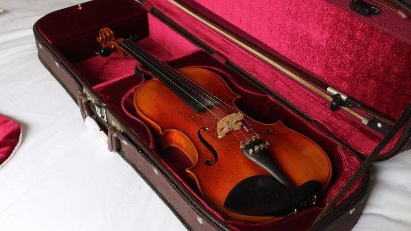 Full Size Sinfonica Antiqued Violin- Great Condition!