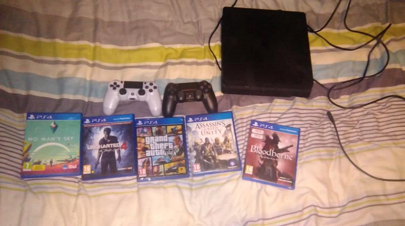 Play station 4 slim 1Tb