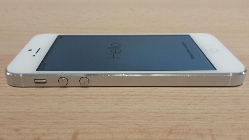 SALE Apple iPhone 5 64GB in White/Silver Unlocked