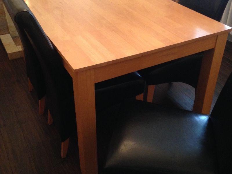 Table 6 leather chairs great condition