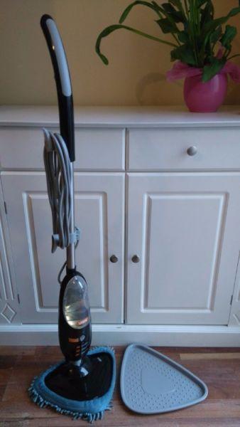 VAX steam cleaner in perfect condition