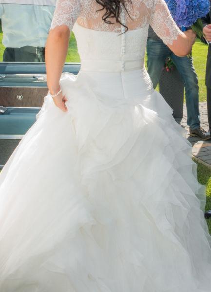 Stunning Pronovias Leina Wedding Dress For Sale