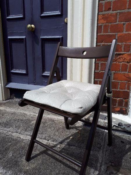 TERJE brown folding chairs X4 + seat cushions (20 euro OBO)