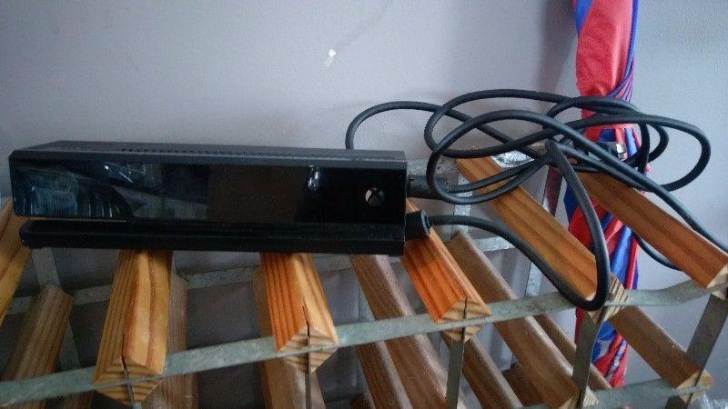 XBOX One Kinect with Cable and holder (Great Condition, barley used)