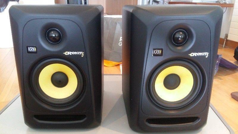 2x KRK ROCKIT5 G3 SPEAKERS plus a Pioneer serato DD-JSB DJ CONTROLLER - BARELY USED ALMOST NEW