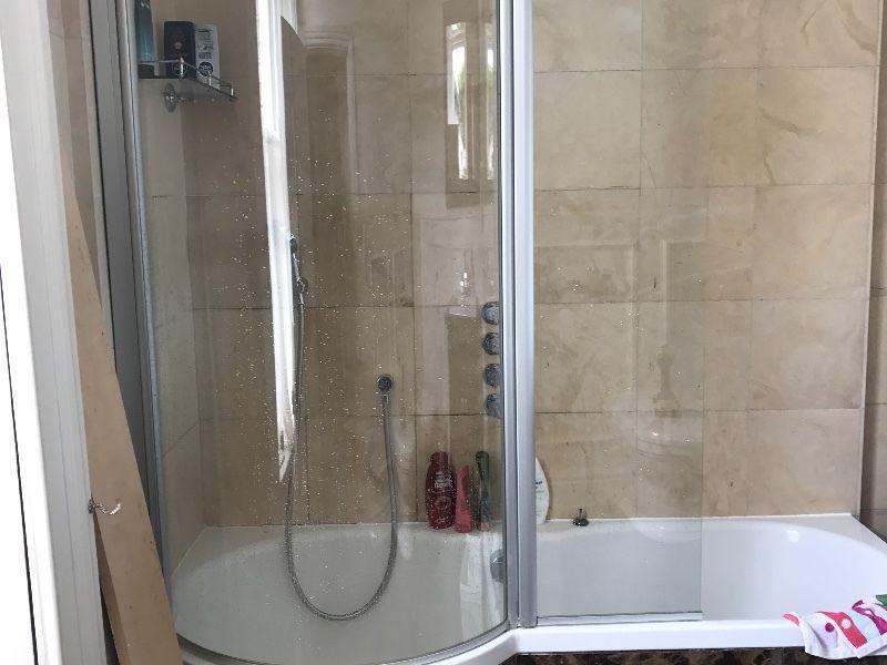 Curved shower bath / metal