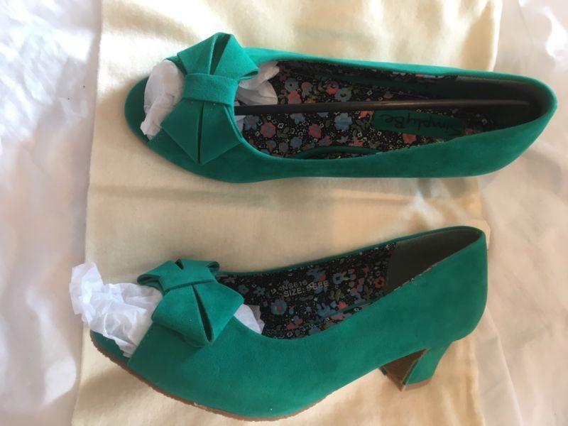 SIZE 38 (5) SWEDE OPEN TOE SHOES