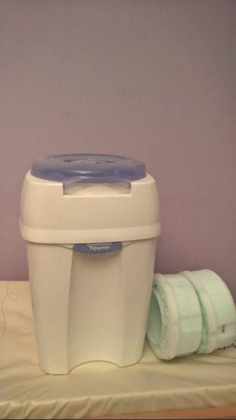 Nappy disposal unit