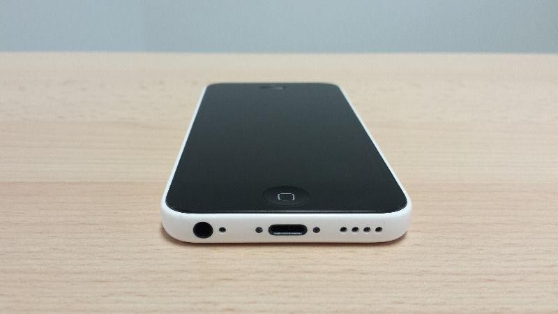 Sale Apple Iphone 5c 32gb In White W Box Unlocked Sim Free + CASE