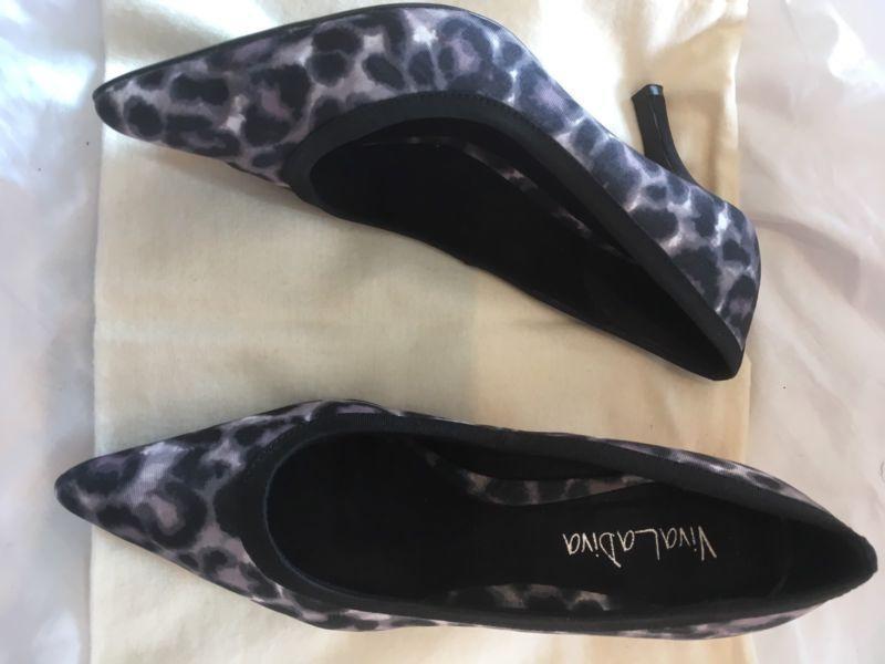 GREY LEOPARD EEE FIT SIZE 38 (5) SHOES. NEVER WORN, SHOP STICKERS STILL ON SOLES