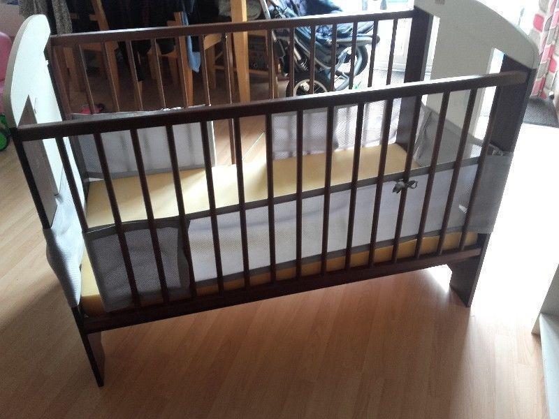 Baby cot, good condition €50