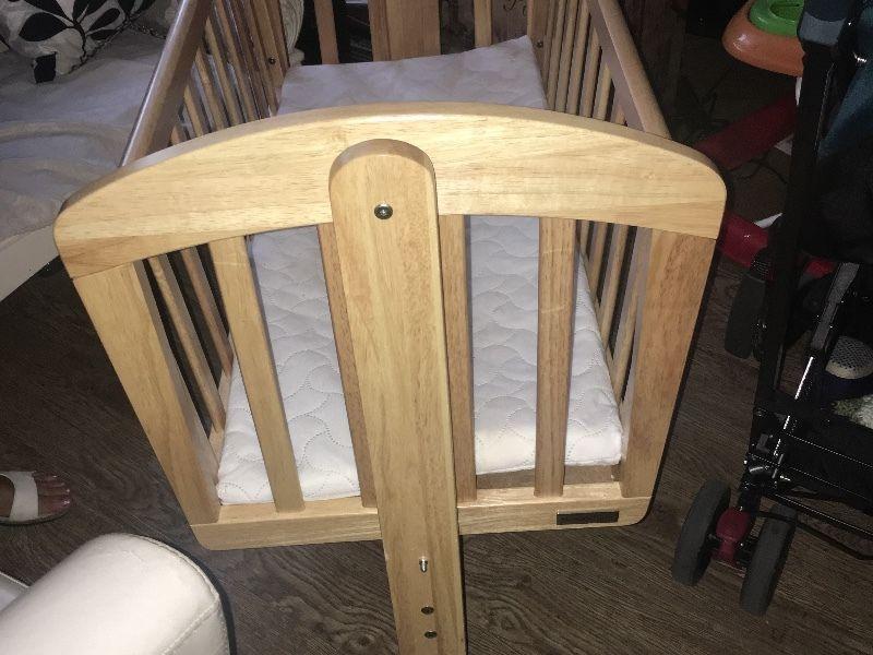 Baby rocking cradle