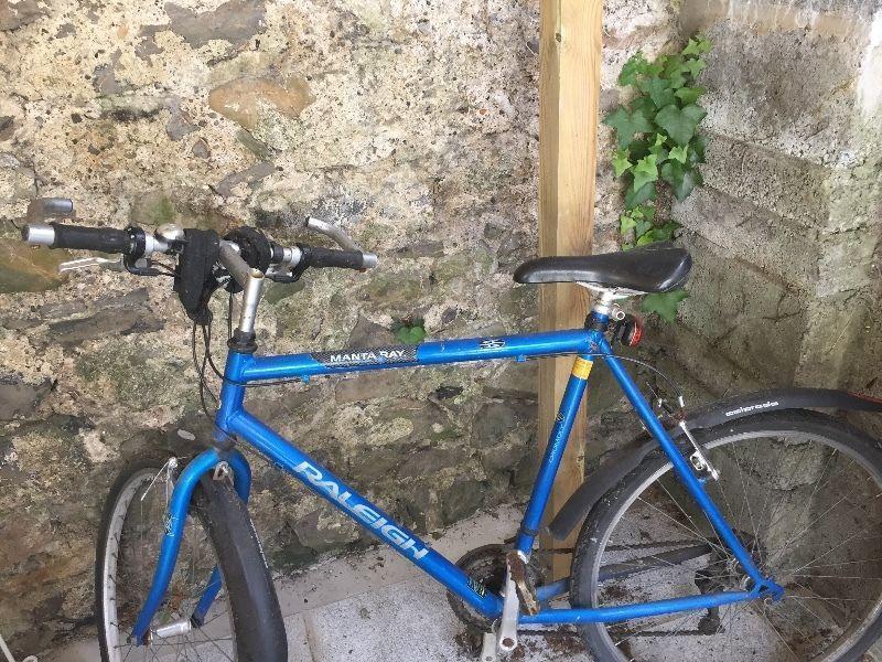 Blue bike in good conditions with chainlock and lights available for sale ( 6)