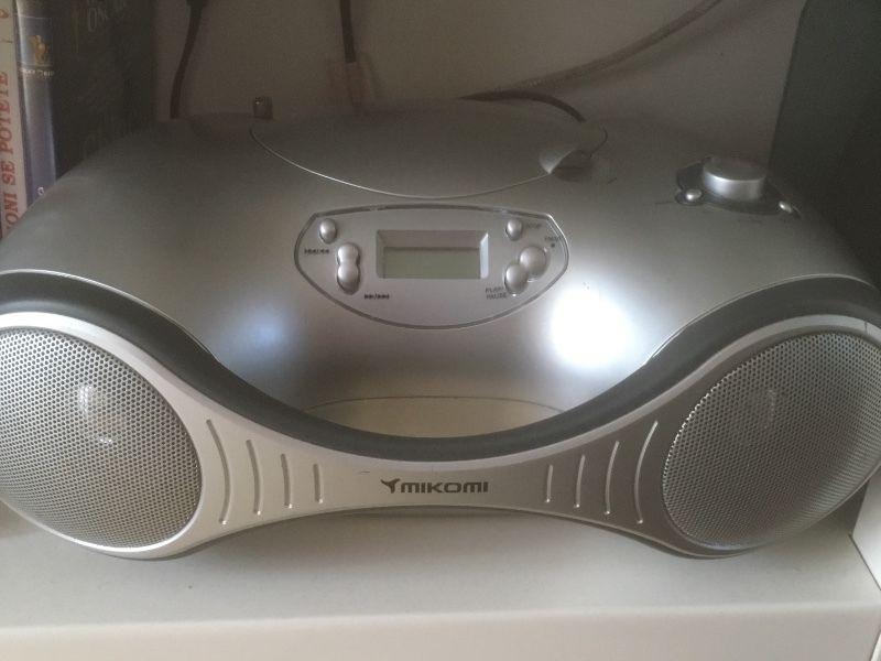 Cd/mp3 player with radio