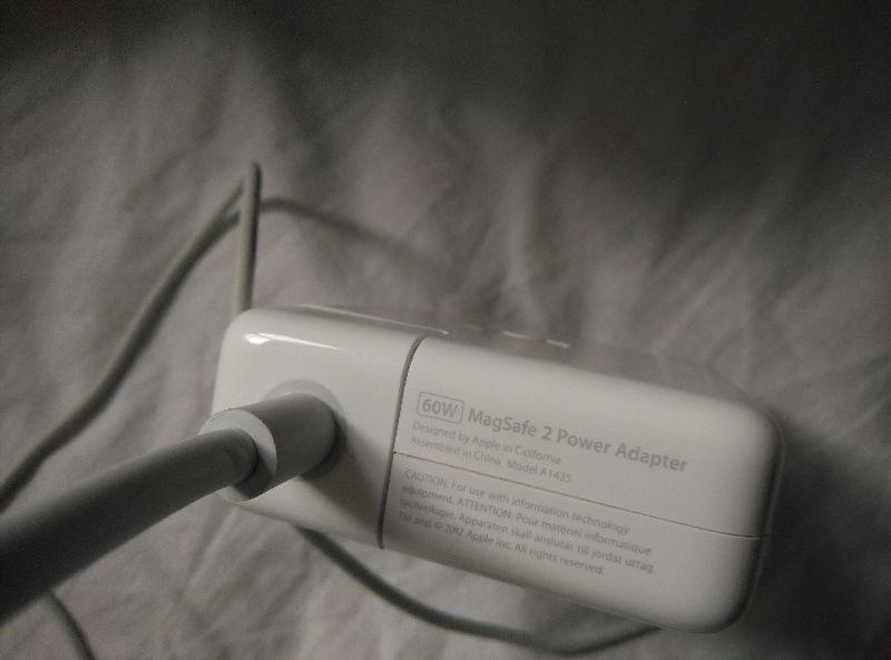 Apple 60W MagSafe 2 Charger (Macbook Pro)