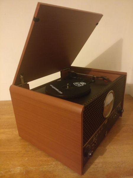 Vinyl record player, GPO Chesterton