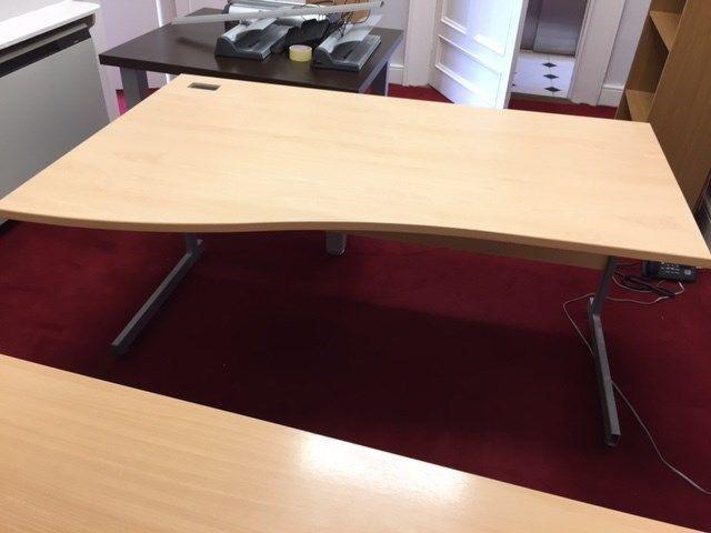 FREE Office Desks/Chairs available for pick up from City Centre (Pictures Available)