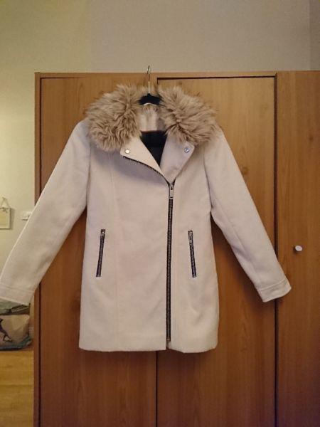 White fir collar coat