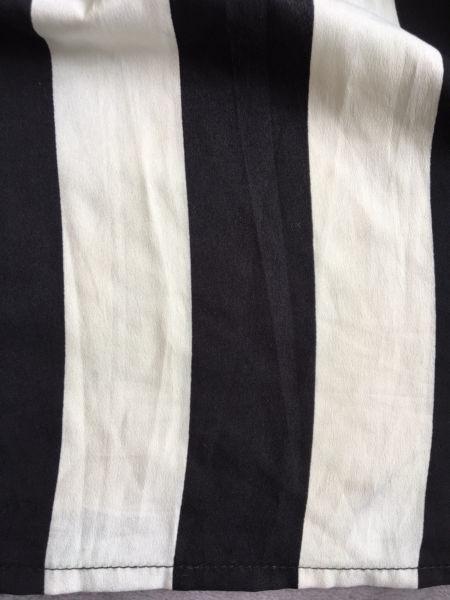 Ladies Black White Stripes Light Mini Skirt Sz12