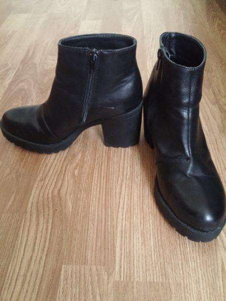 Women shoes black boots size 38