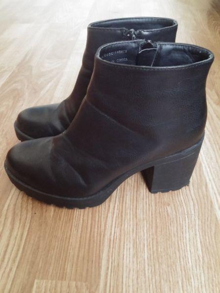 Women shoes black boots size 38