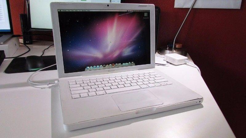 Macbook 2006 White (refurbished) 1st generation with charger