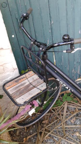 Bike w front & rear rack. Front & rear light. 2 good locks