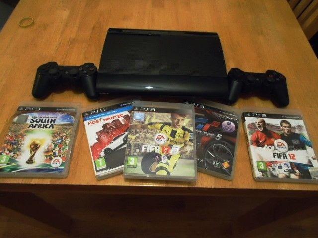 Slim PS3 Like New. 2 Controllers. With 5 games