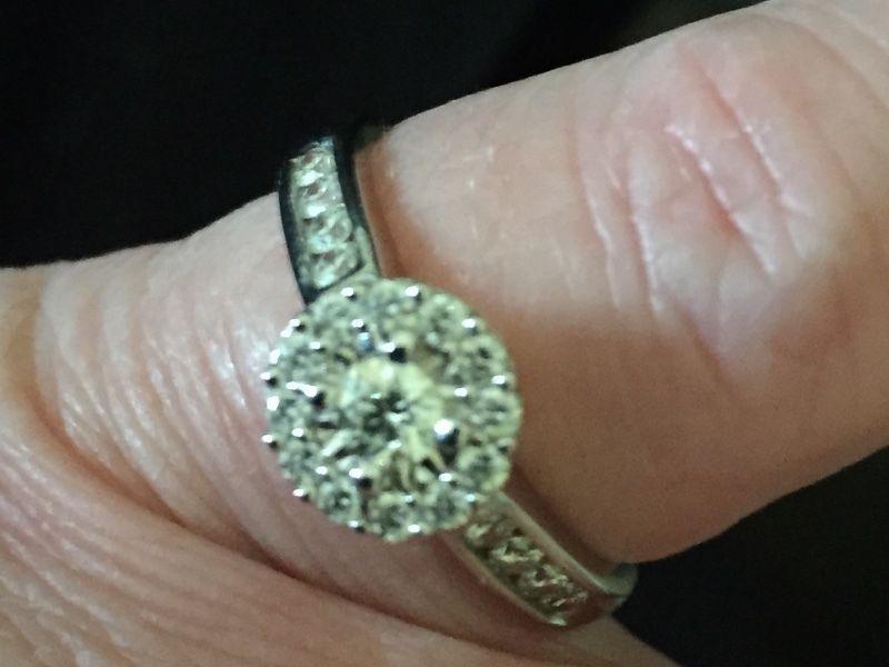 Beautiful 18ct White Gold Engagement Ring
