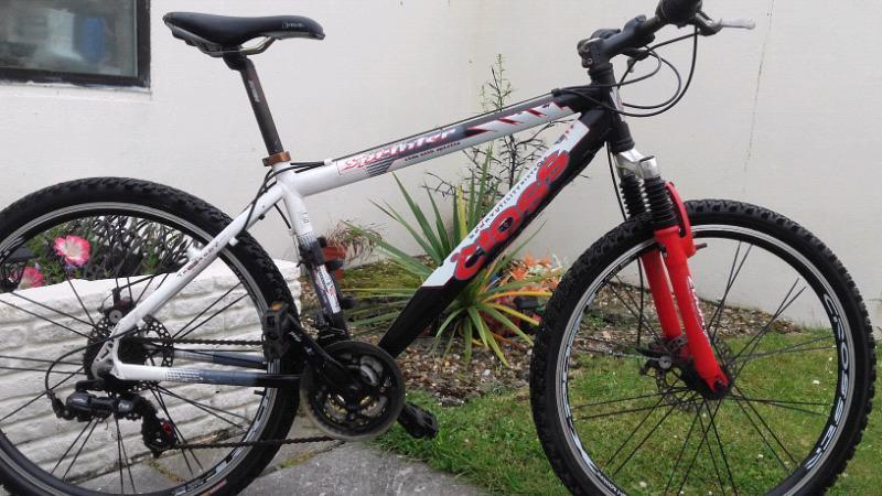 CHEAP ALLOY BIKE..DISC BRAKES BACK + FRONT