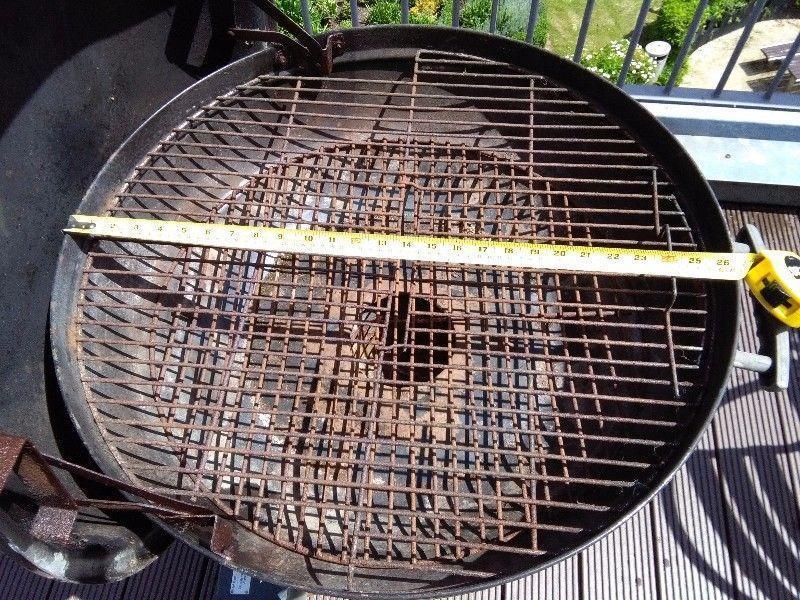 Huge 26 inch Barbeque (66cm) also can be us as smoker- Good condition