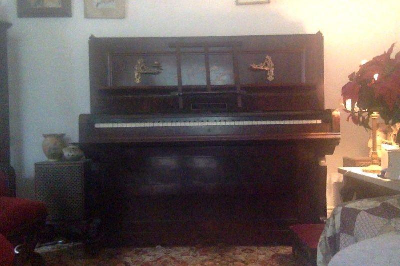 Crane & Sons' & Liverpool Rosewood Case Piano, 160 (ONO)