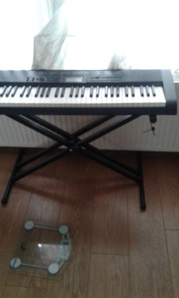 Am selling a keyboard electric and stand FOR sale