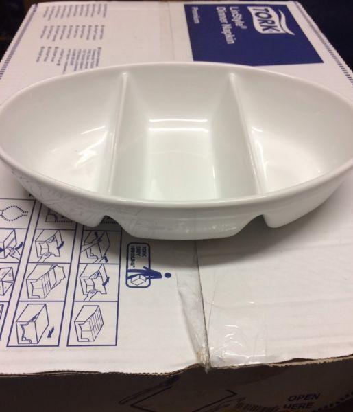 3 Division dish plate an large plate main course an side