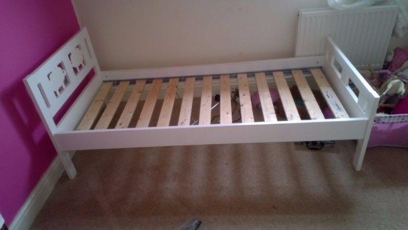 Ikea Kritter bed + mattress + 2 fitted sheets for kids