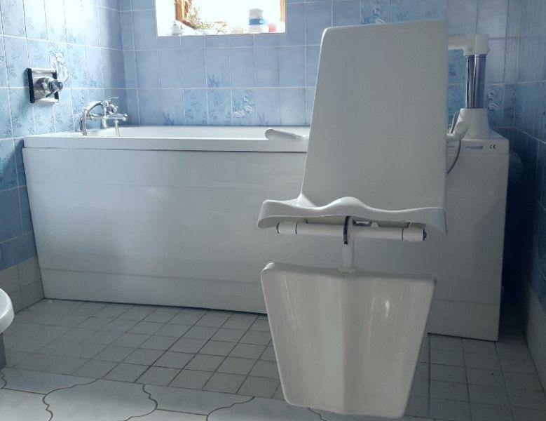 Powered Bath with seat lift