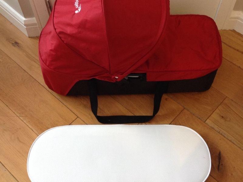 Baby Jogger bassinet / carrycot & accessories