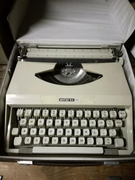 Vintage antares capri typewriter